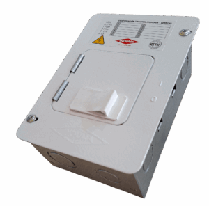 Tablero portacircuito Slim de 4 circuitos, con puerta y base galvanizada.